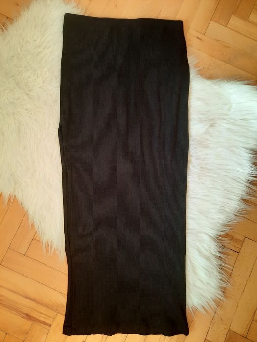 Spódnica Bershka z rozcięciem na nogę