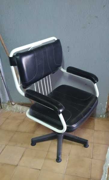 Cadeira nova com proteção