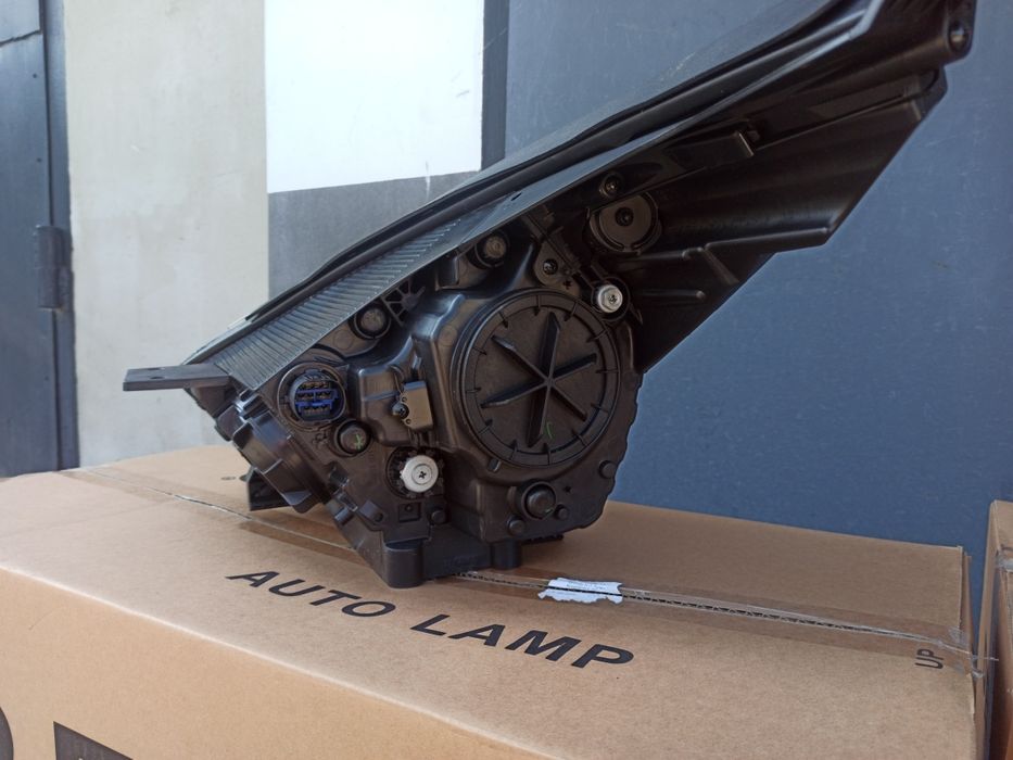 Фари Kia Niro 2016-