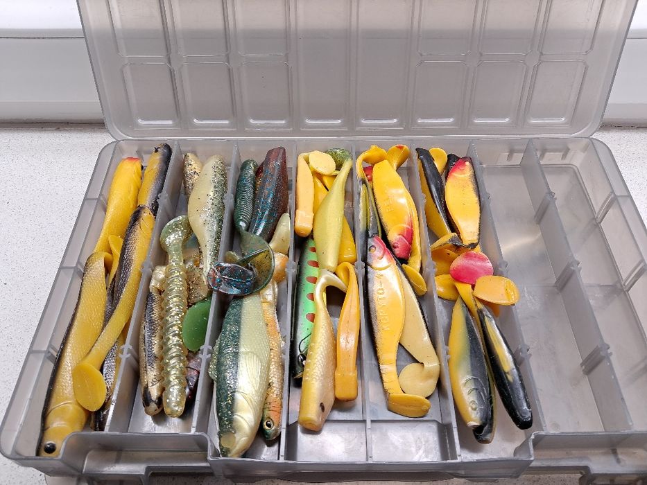 Gumy ponad 250szt, pudlo plano i gratisy