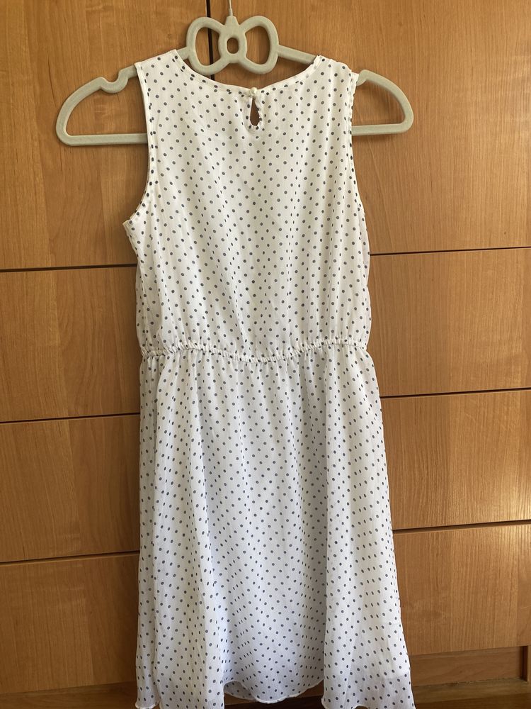 Biała sukienka w granatowe groszki z podszewką w rozmiarze 158