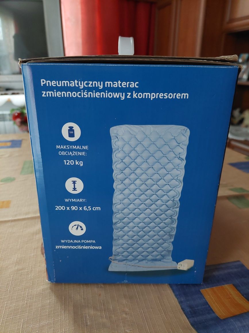 Pneumatyczny materac zmiennociśnieniowy z kompresorem