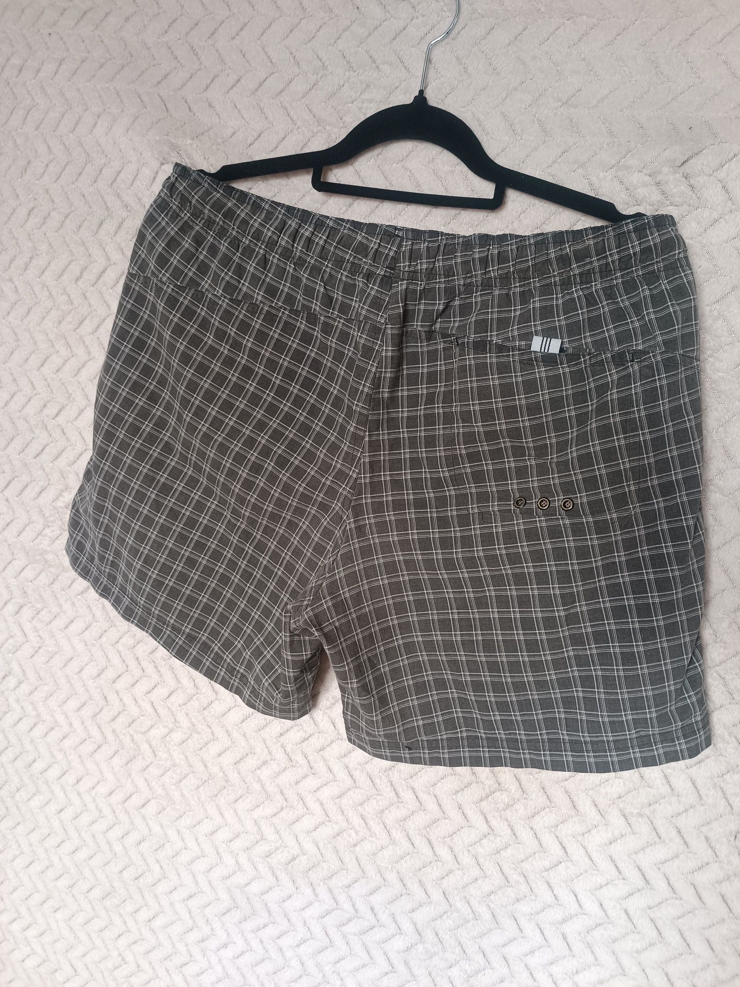 Spodenki krótkie ,shorty szorty Oryginalne Adidas w kratę khaki
