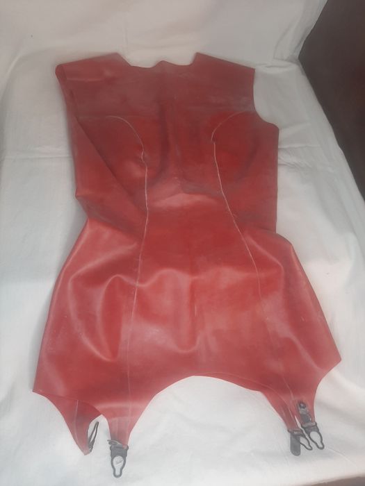 Сукня латексна з чулками