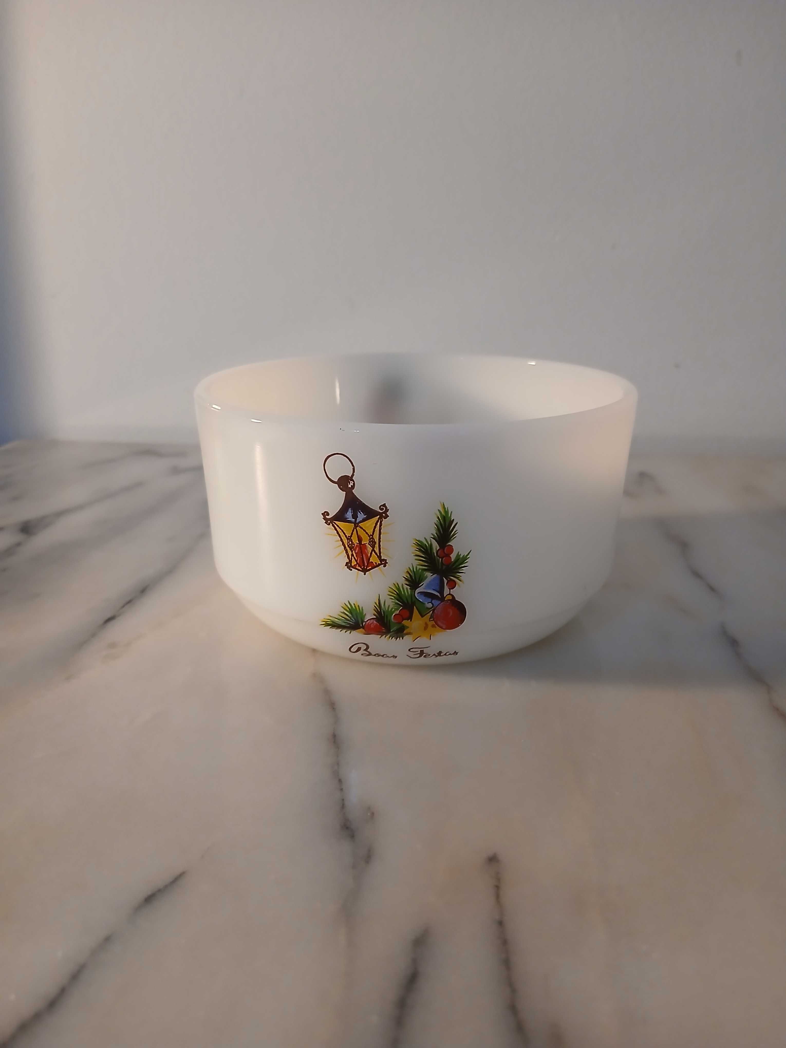 Taça Vintage marca Anchor Hocking Fireking Milk Glass Natalícia