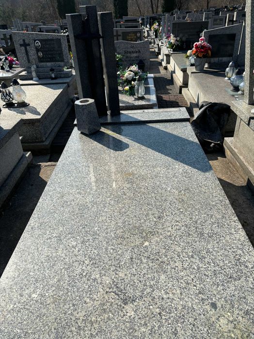 Odstąpię miejsce na cmentarzu