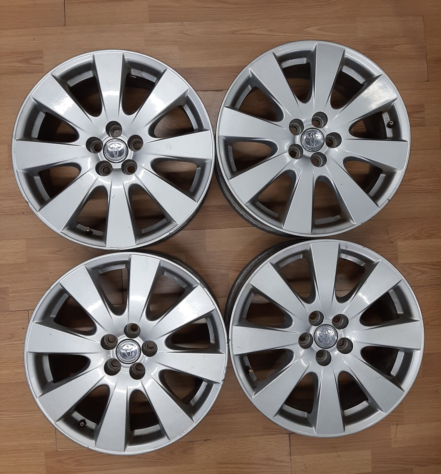 Оригінальні диски 5*100R17 Toyota avensis,prius,corolla