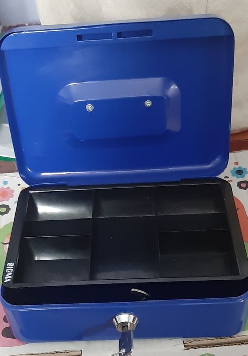 Kasetka metalowa na pieniądze niebieska z kluczykiem