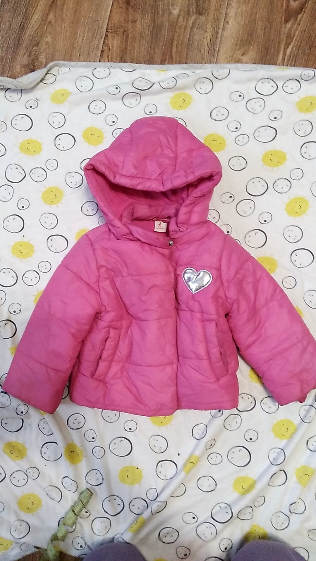 Демисезонная курточка для девочки 6-9 месяцев.