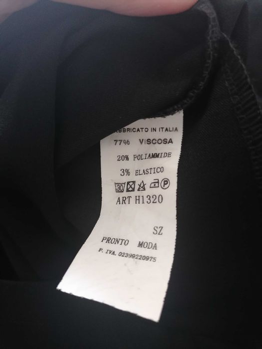 Vestido preto com botões dourados, novo