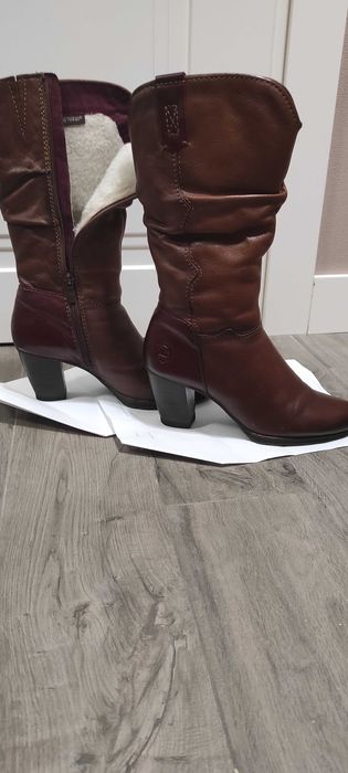 жіноче взуття в гарному стані:зимові чоботи, черевики,кеди,лофери