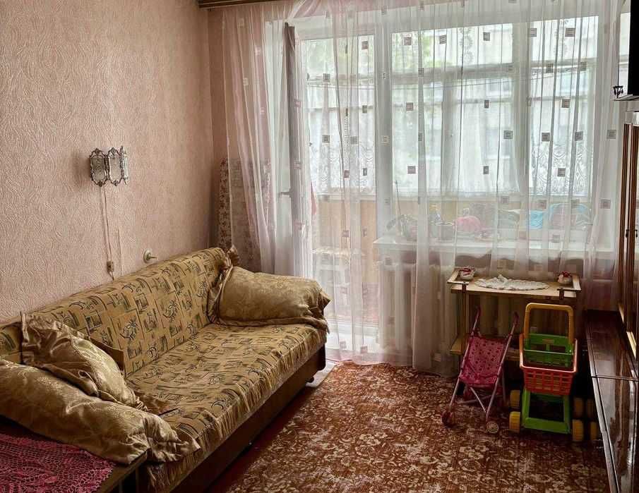 Продається 3-кімнатна квартира на Виставці!