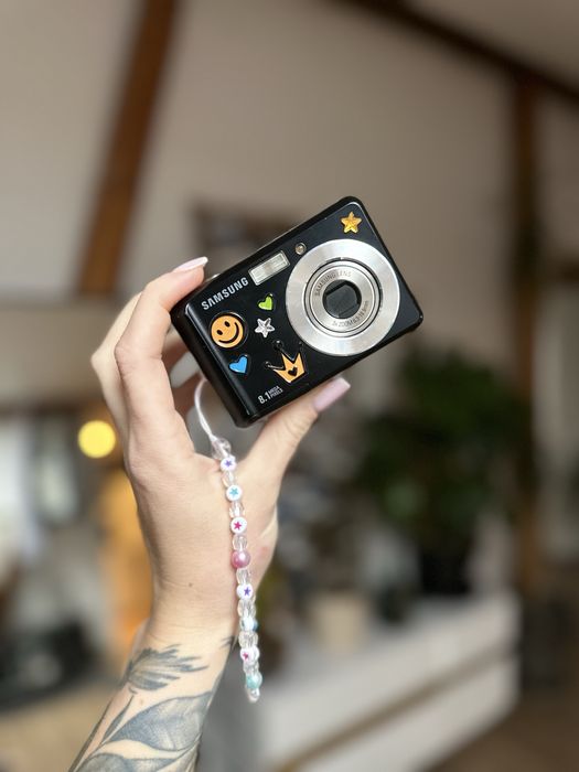 Samsung ES10 - cyfrowy aparat retro, 8.1 MP, czarny + karta 2GB