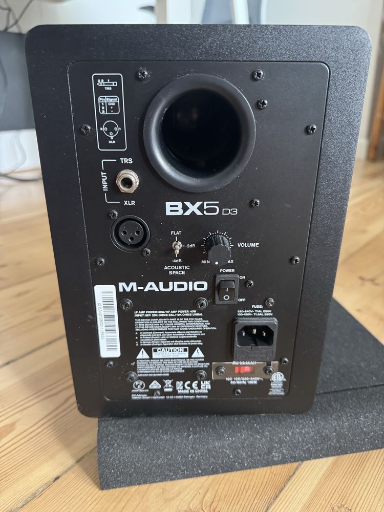 Monitory aktywne M-Audio BX5-D3 + podkładki i kable