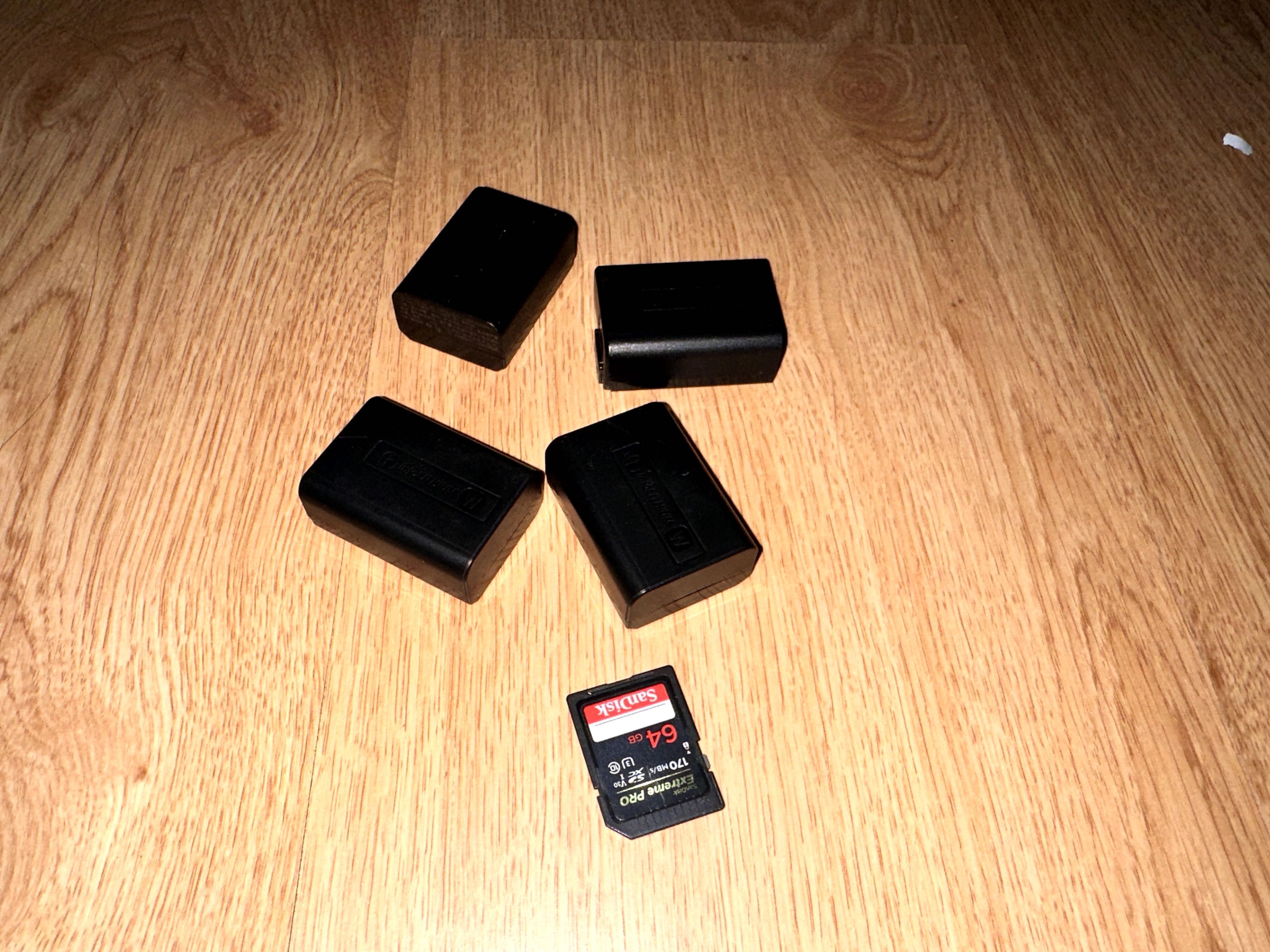Sony Alpha 6400 + Lente 16-50mm 4 baterias e um cartão de memória 64gb