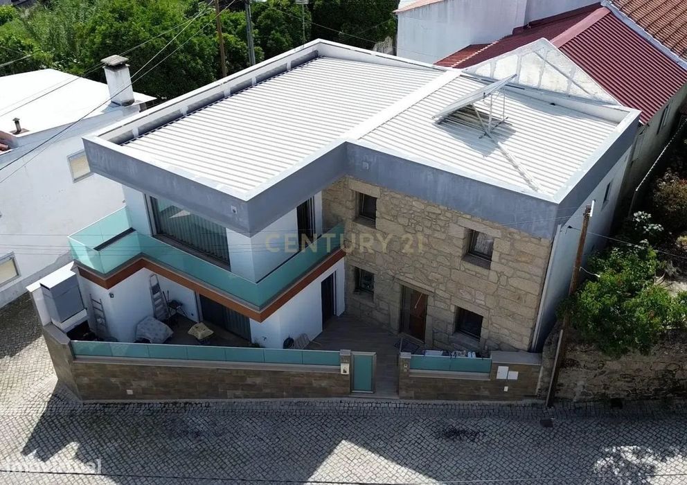 Fantástica Moradia T3, localizada na aldeia de Póvoa da Atalaia, conce