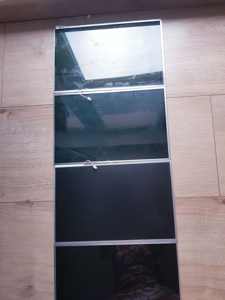 Sprzedam matrycy do laptopów 5 sztuk