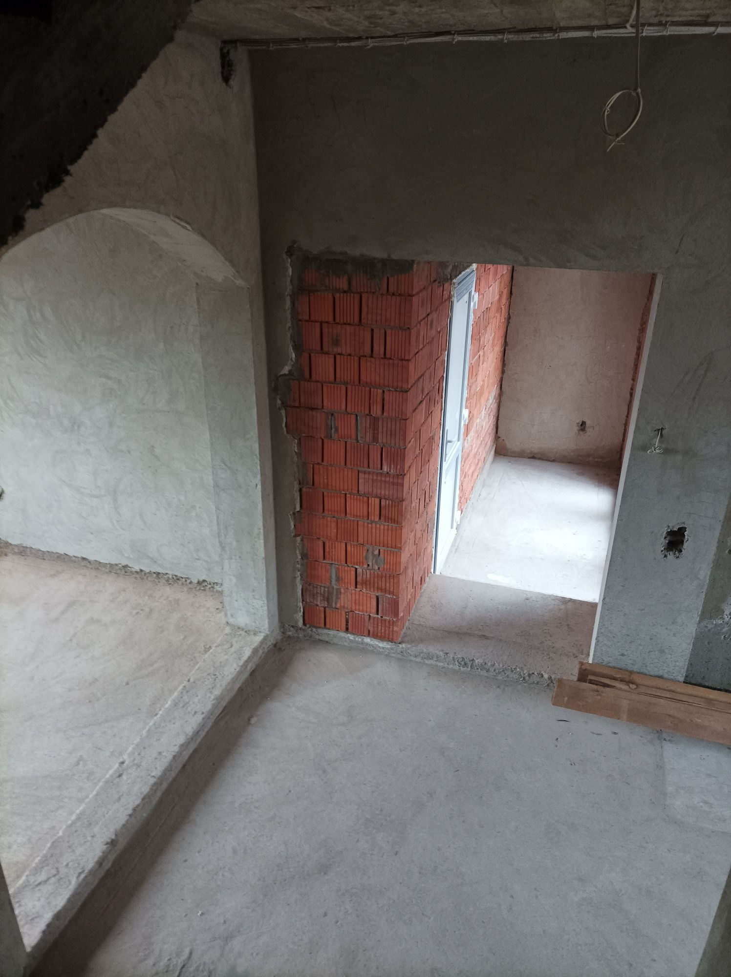 Продам новобудову на набережній.