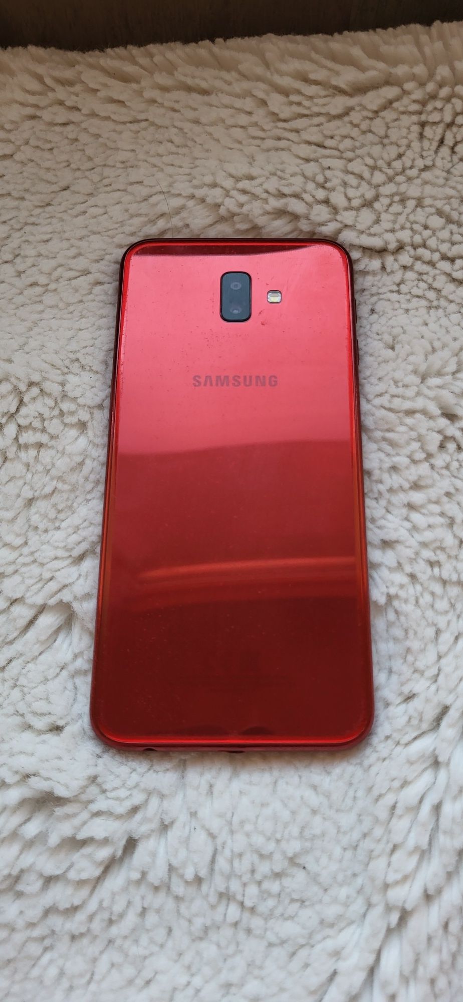 Телефон Samsung J6+