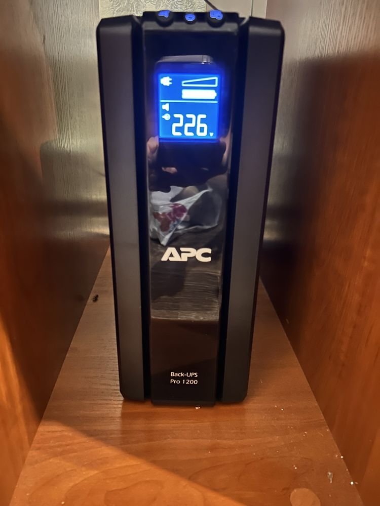 ДБЖ APC Back-UPS Pro 1200VA CIS (BR1200G-RS).
