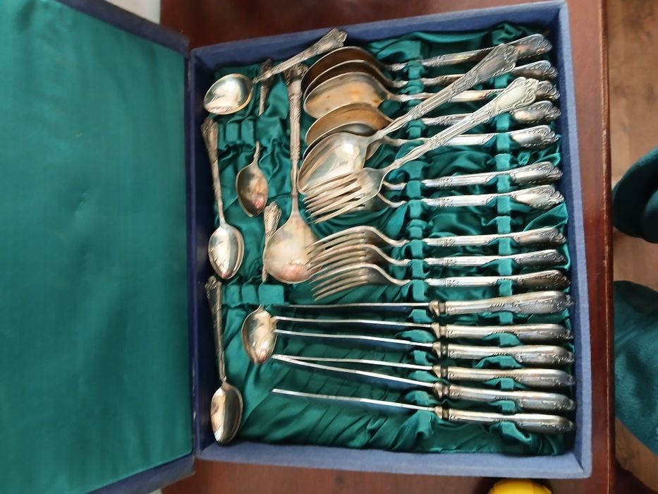 Radzieckie stare posrebrzane sztućce walizka