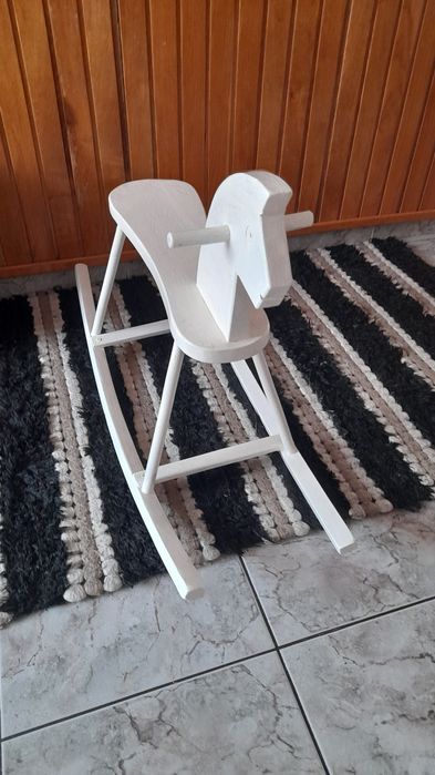 Konik na biegunach drewniany