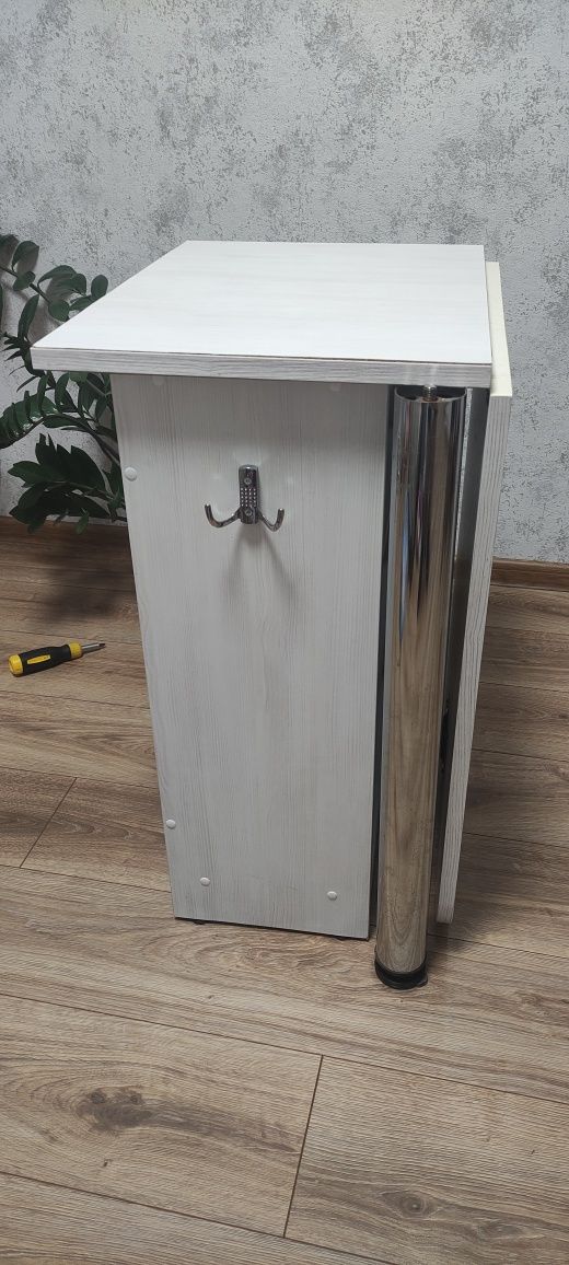 Продам столик письмовий