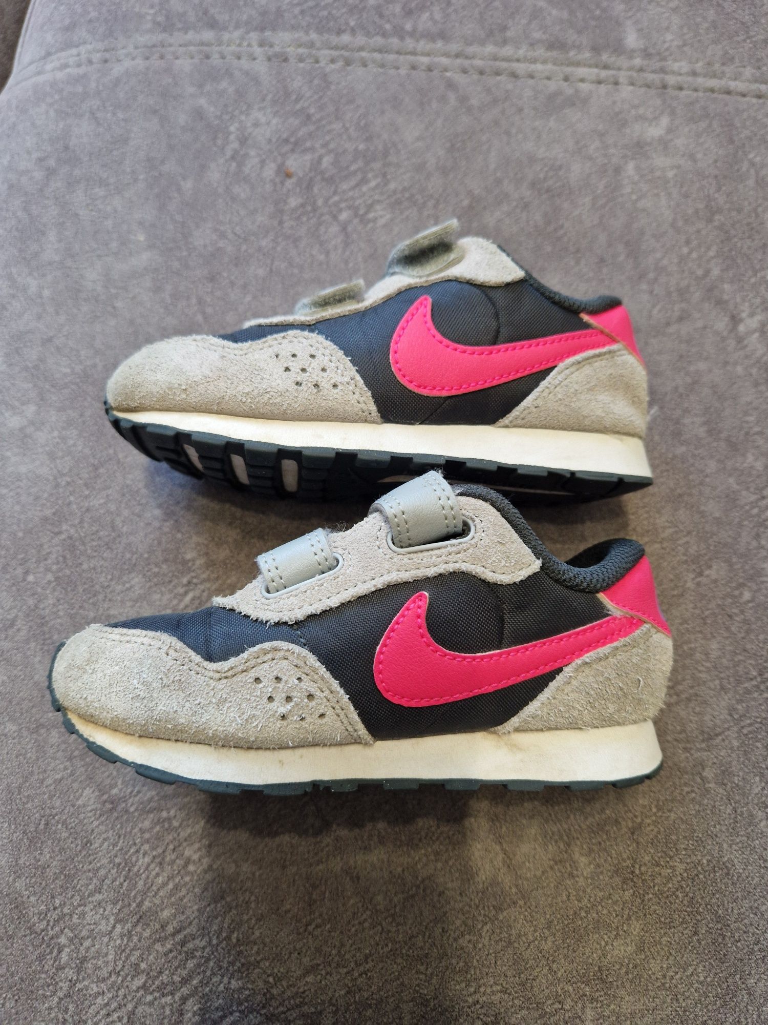 Adidaski na rzepy Nike roz 25