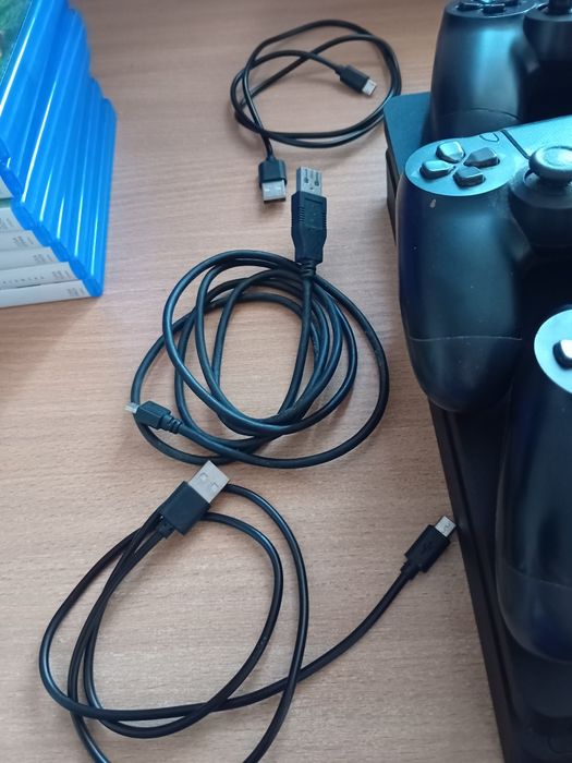 Konsola PS4 1 TB + zestaw gier FIFA (FIFA 15,16,17,18,19,20,21)