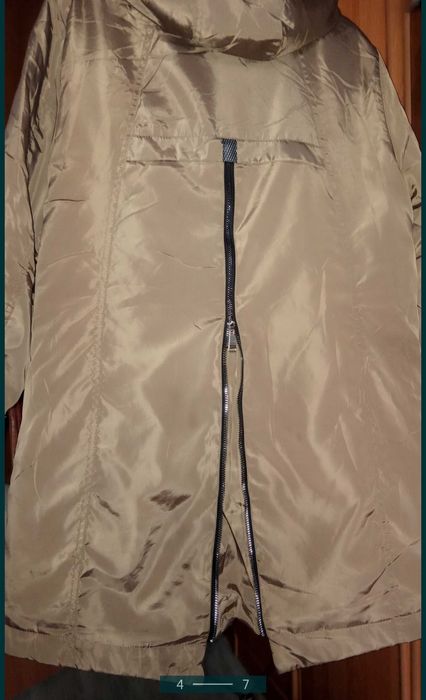 Piękna nowa kurtka wiosna- jesień beżowa/złota roz 40-42