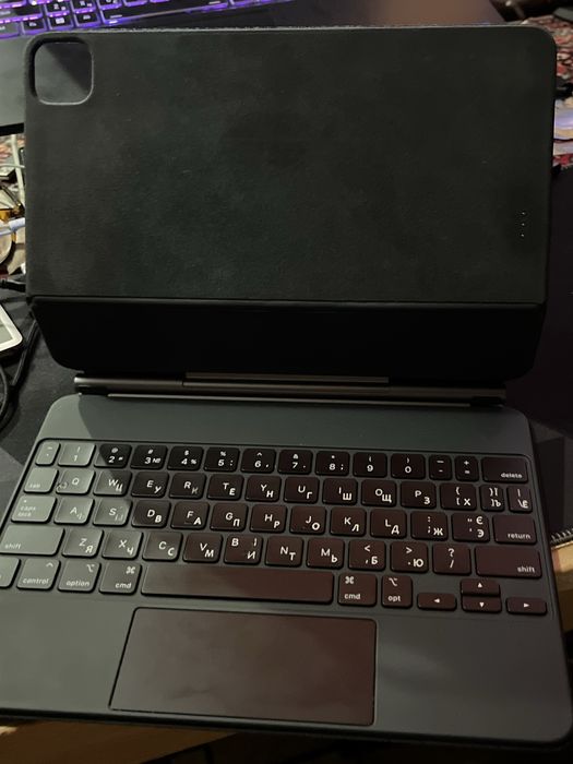 Оригінальна iPad Magic Keyboard 11 Pro a2261