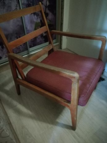 Продам деревянное кресло б у