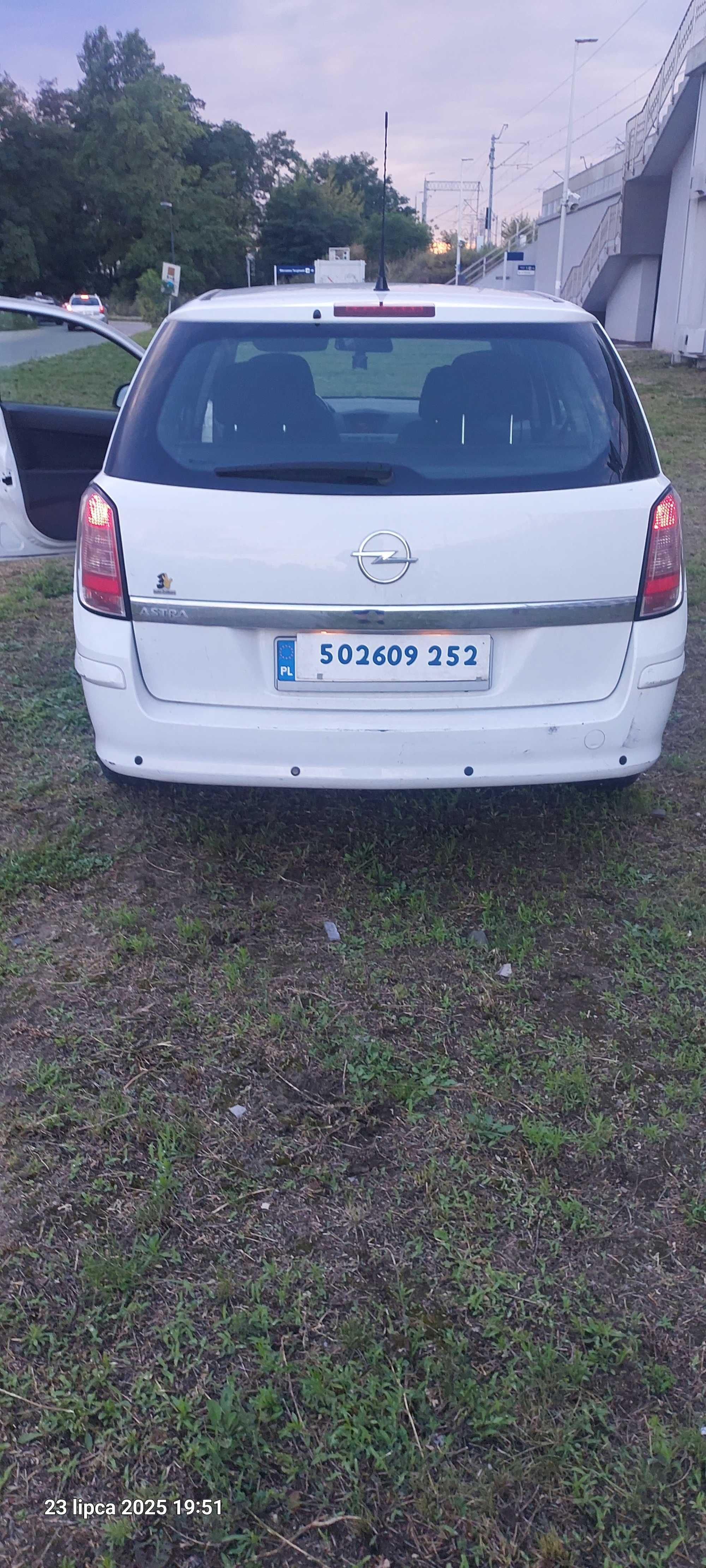 OPEL ASTRA 2012 Rok 1,6 Benzyna, mały przebieg