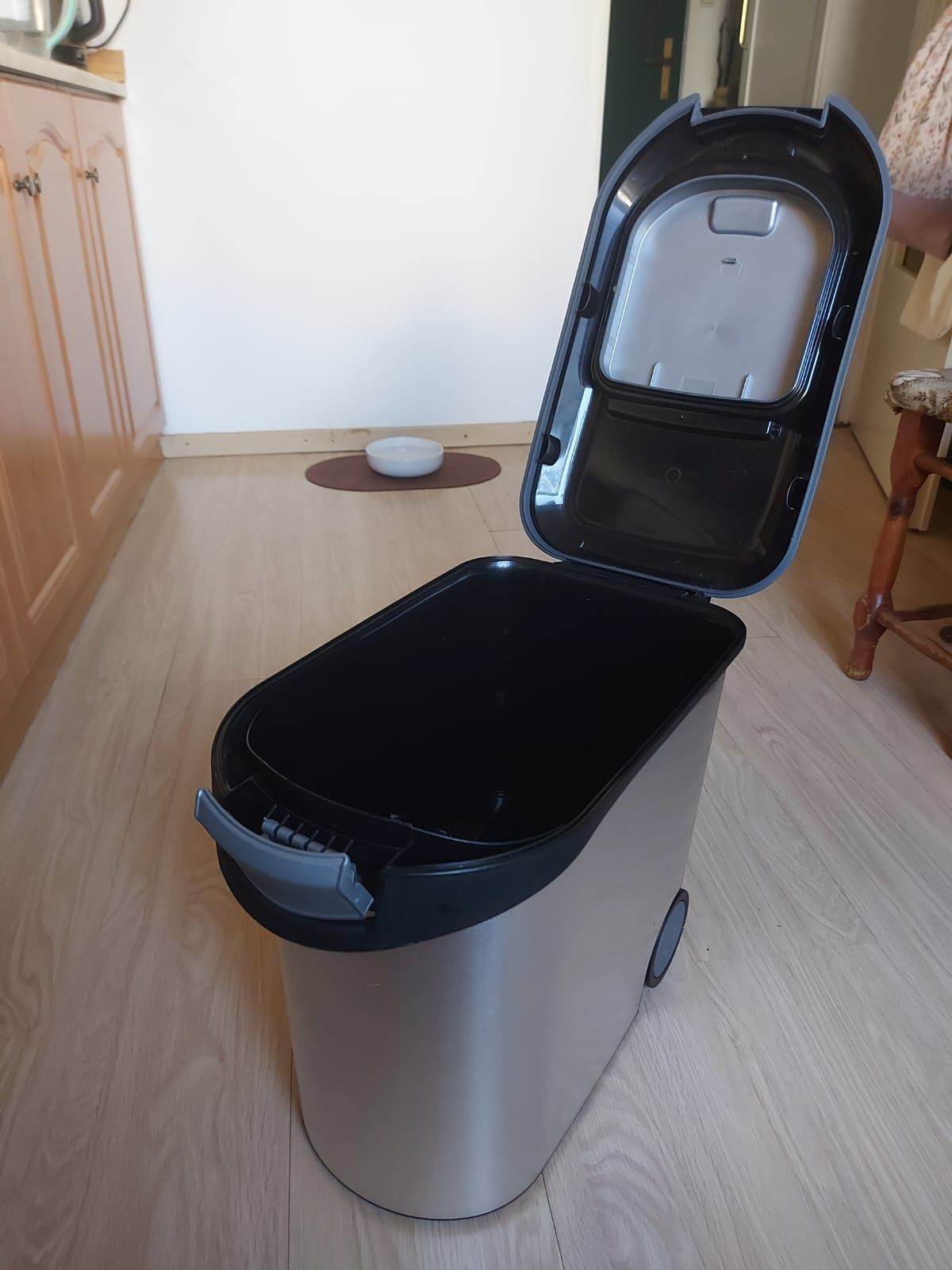 Pojemnik na karmę suchą dla psa Curver