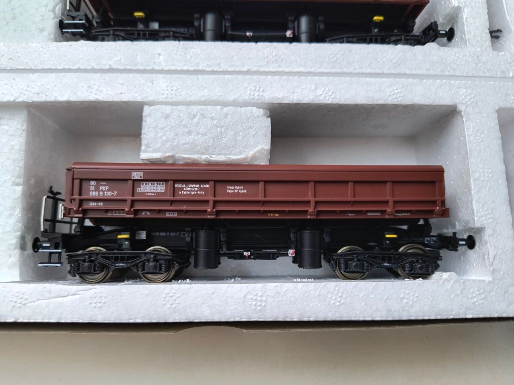 Set nowych wagonów 418Vg PKP - Albert Modell 900017 - H0