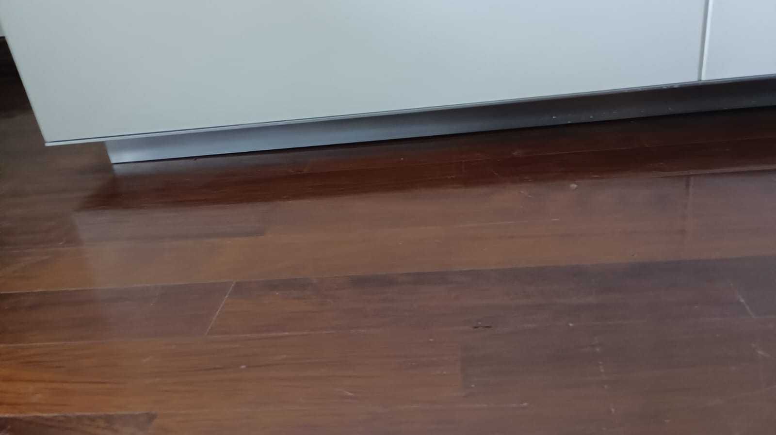 Cómoda e mesinha de cabeceira grande de qualidade