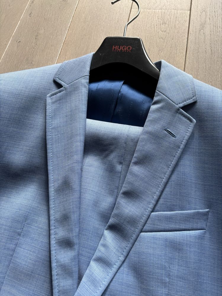 Błękitny garnitur Hugo Boss