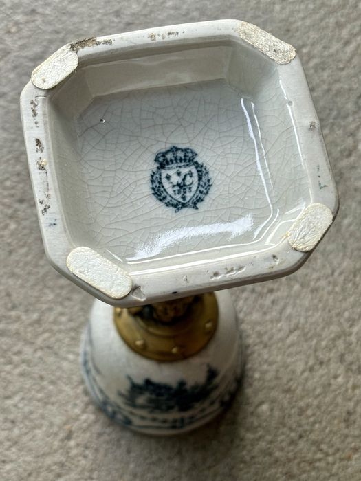 Ozdobny sygnowany Kielich Puchar Porcelana na podstawie z brązu Nimfa
