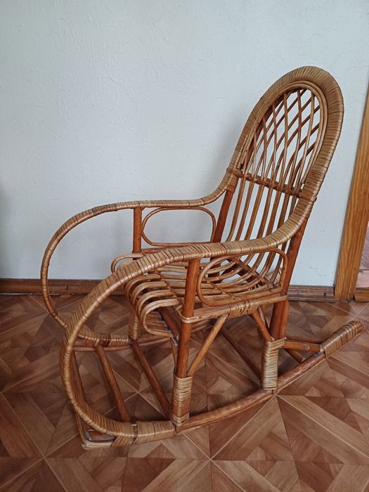 Крісло гойдалка дитяча плетена з лози