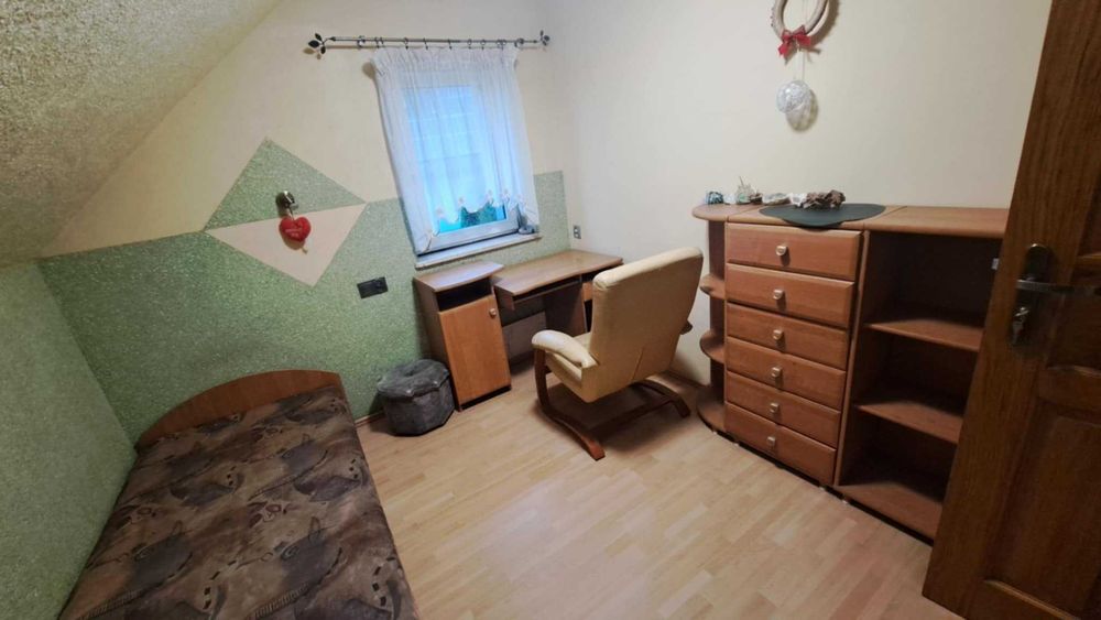 Pokój w domu, na nowoczesnym osiedlu domów jednorodzinnych