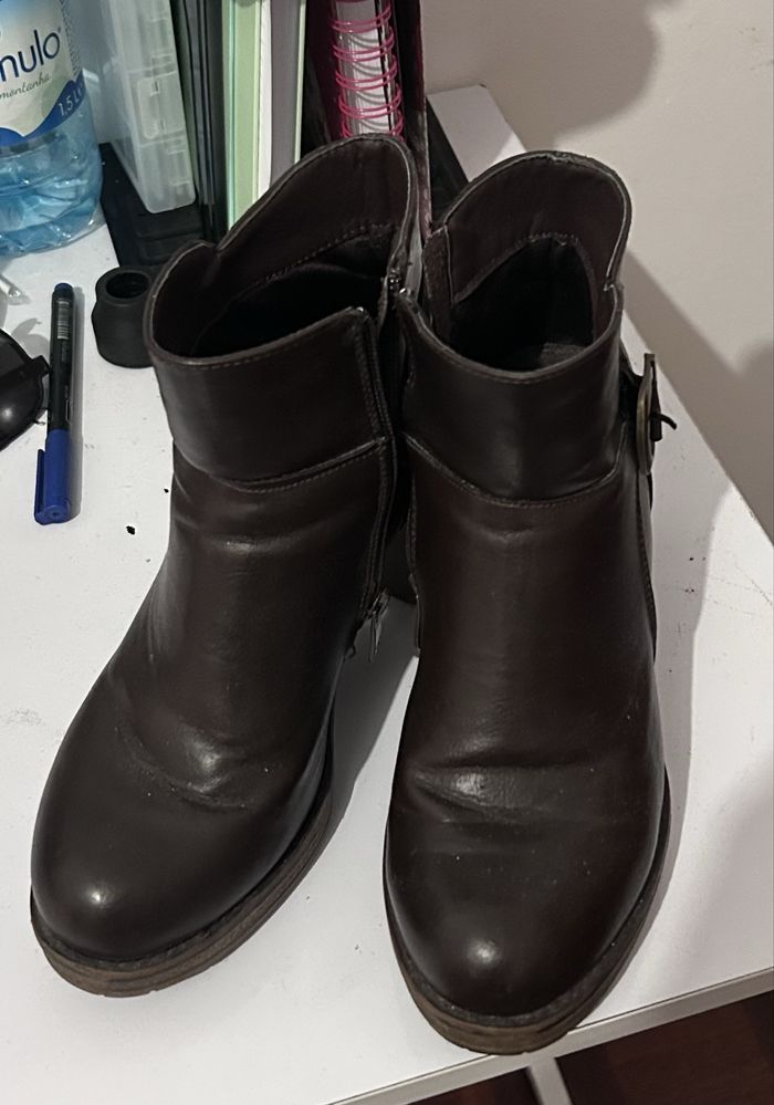 Botas castanhas