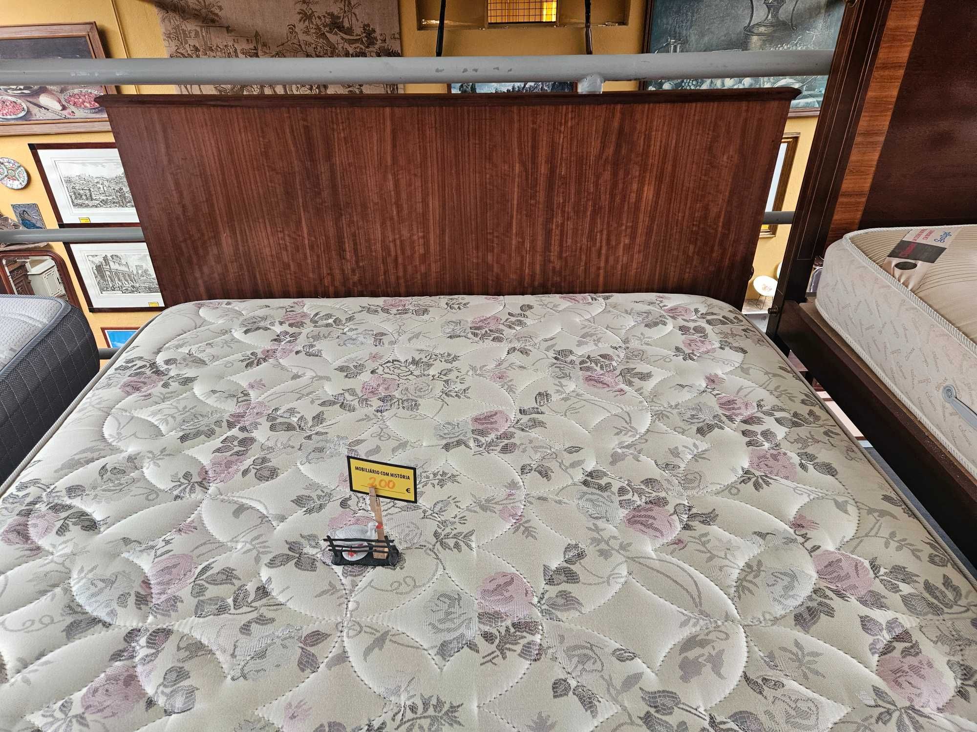 Cama com estrado e colchão - óptimo estado geral