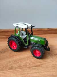 Średni traktor marki Bruder