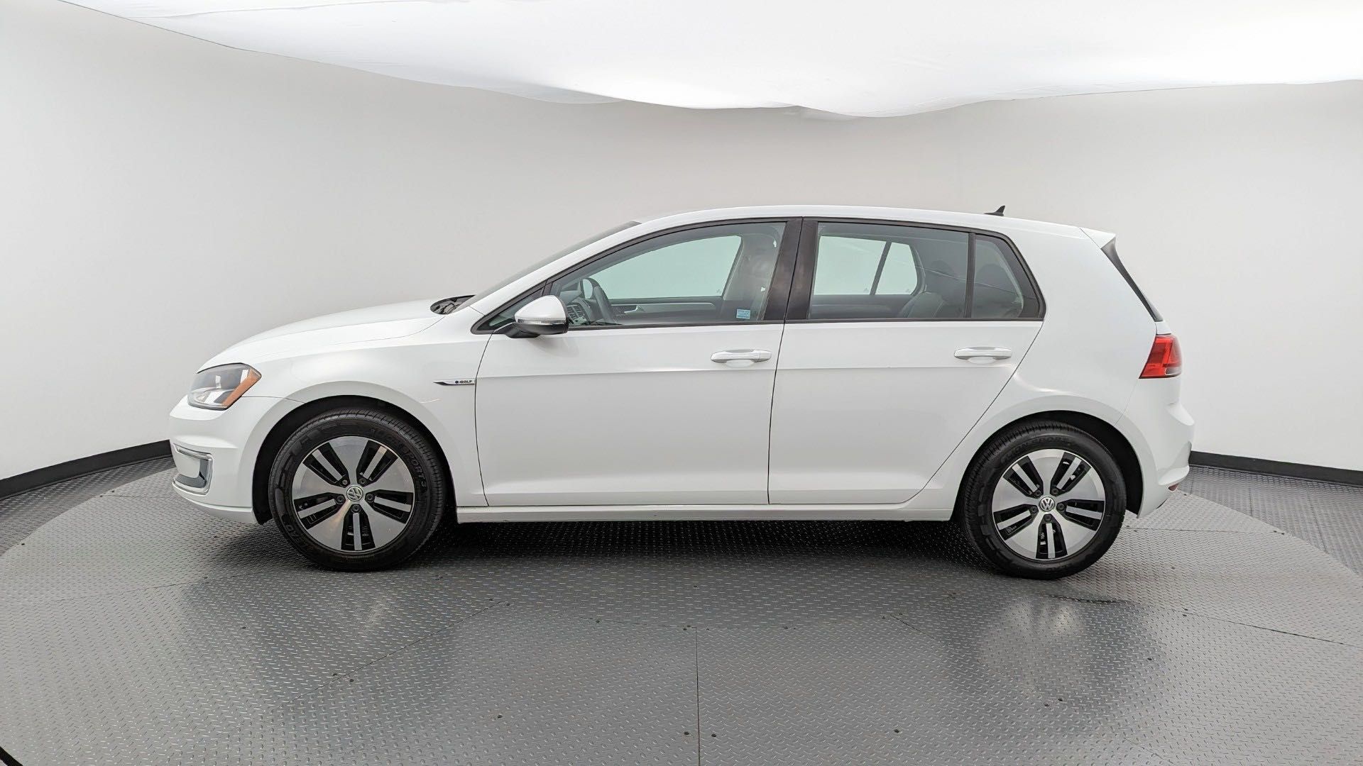 2016 Volkswagen e-Golf SE електро