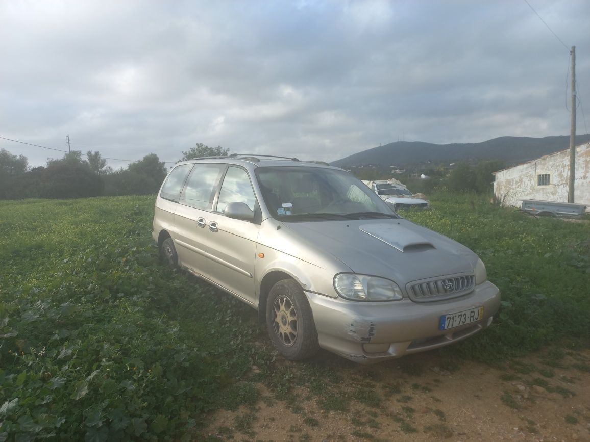 Kia Carnival LS 2001