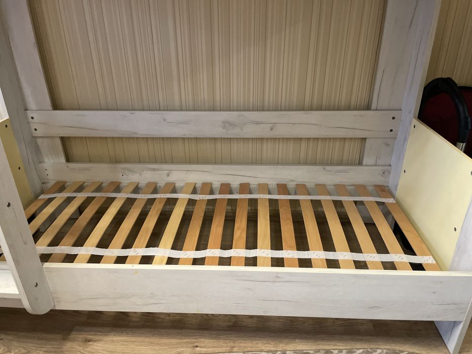 Двохповерхове ліжко