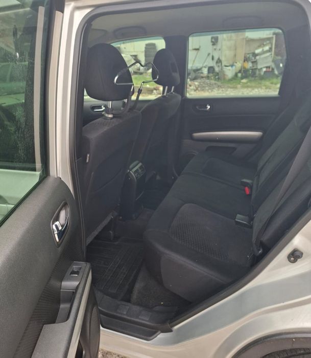 Машина nissan x-trail