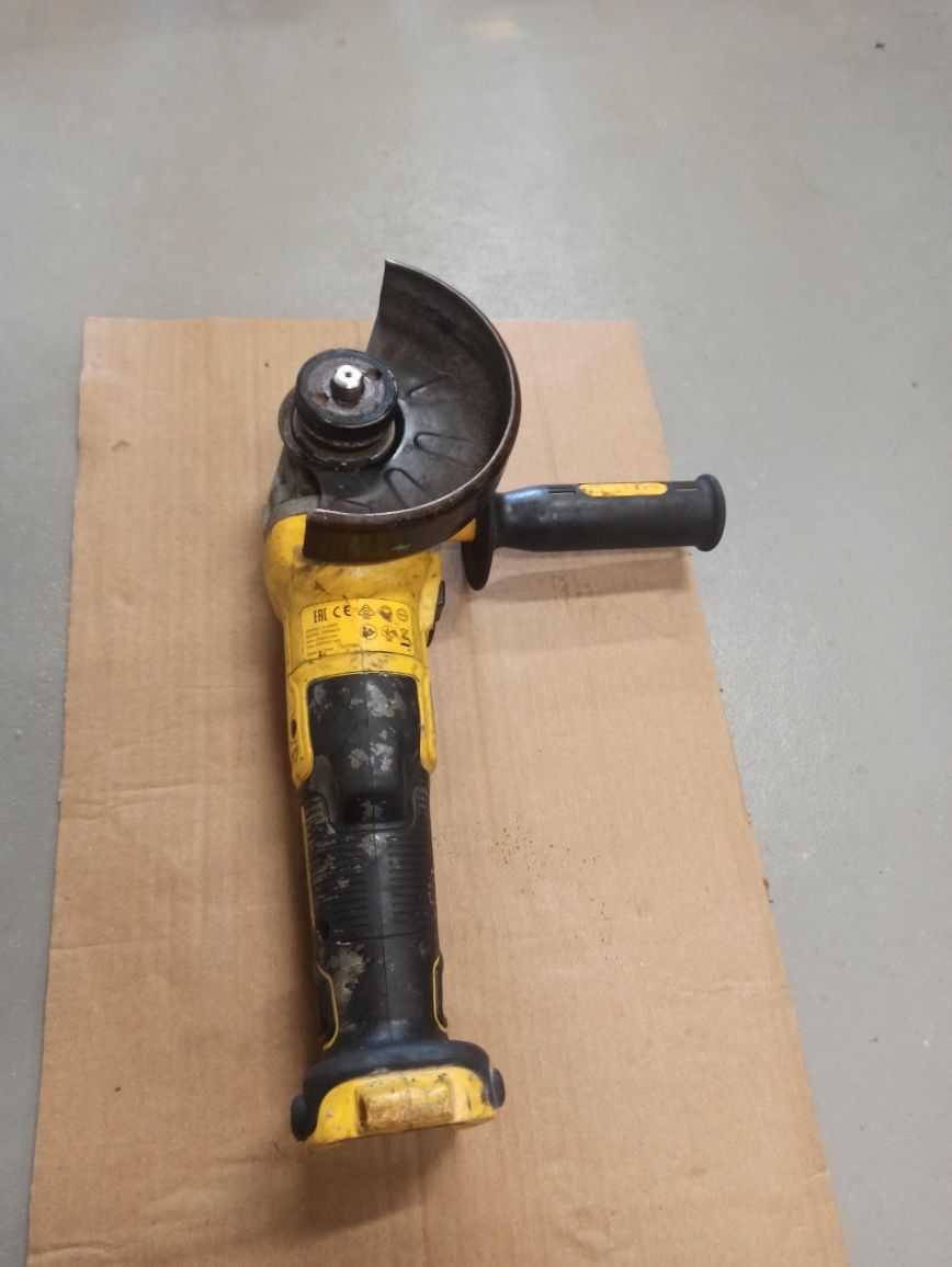 Szlifierka kątowa DeWalt DCG405