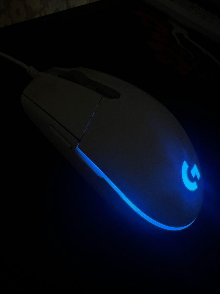 Продаю мишку logitech g102