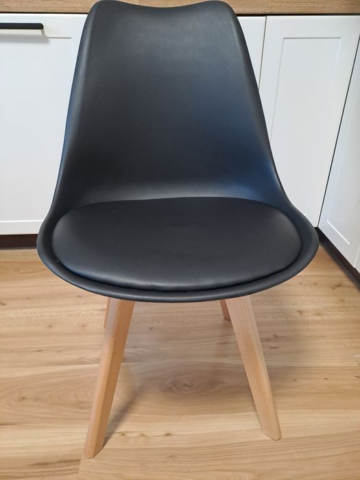 Krzesła skandynawskie czarne